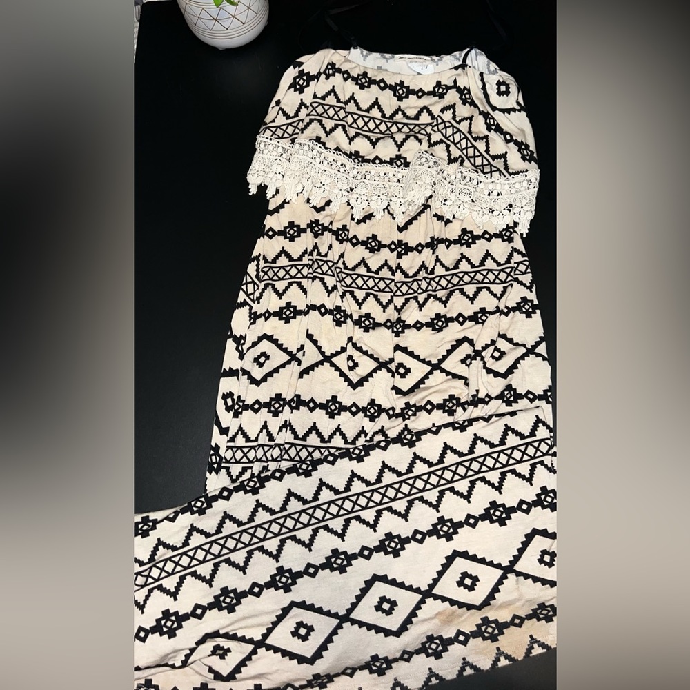 Millie Aztec Print Black & Tan Maxi Dress W/ Ruffled top with straps Size M EUC